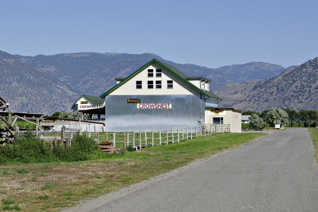 Crowsnest Vineyards Guesthouse Keremeos 外观 照片